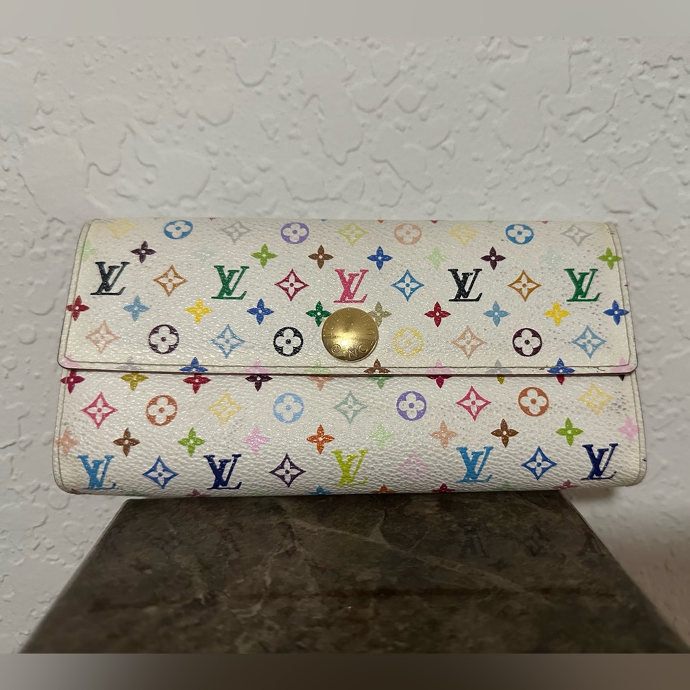 🎉SOLD🎉Authentic Louis Vuitton Mono White Multicolor Sarah wallet tan.